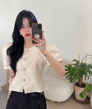 韓系氣質泡泡袖收腰提花小衫