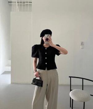 韓系氣質泡泡袖收腰提花小衫