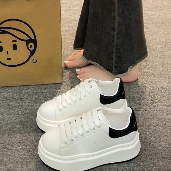 小白鞋女2025春秋爆款百搭厚底小个子增高鞋超火運動休閒松糕板鞋