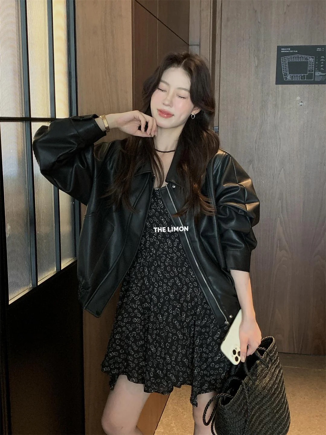 秋上新!可甜可酷少女感!質感在線皮衣短外套:圖片 7