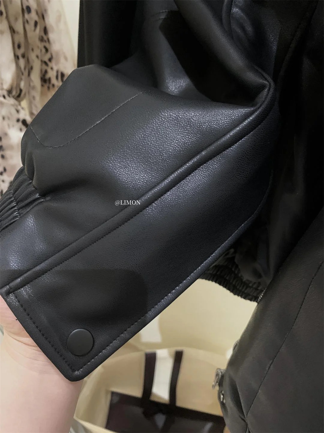 秋上新!可甜可酷少女感!質感在線皮衣短外套:圖片 5