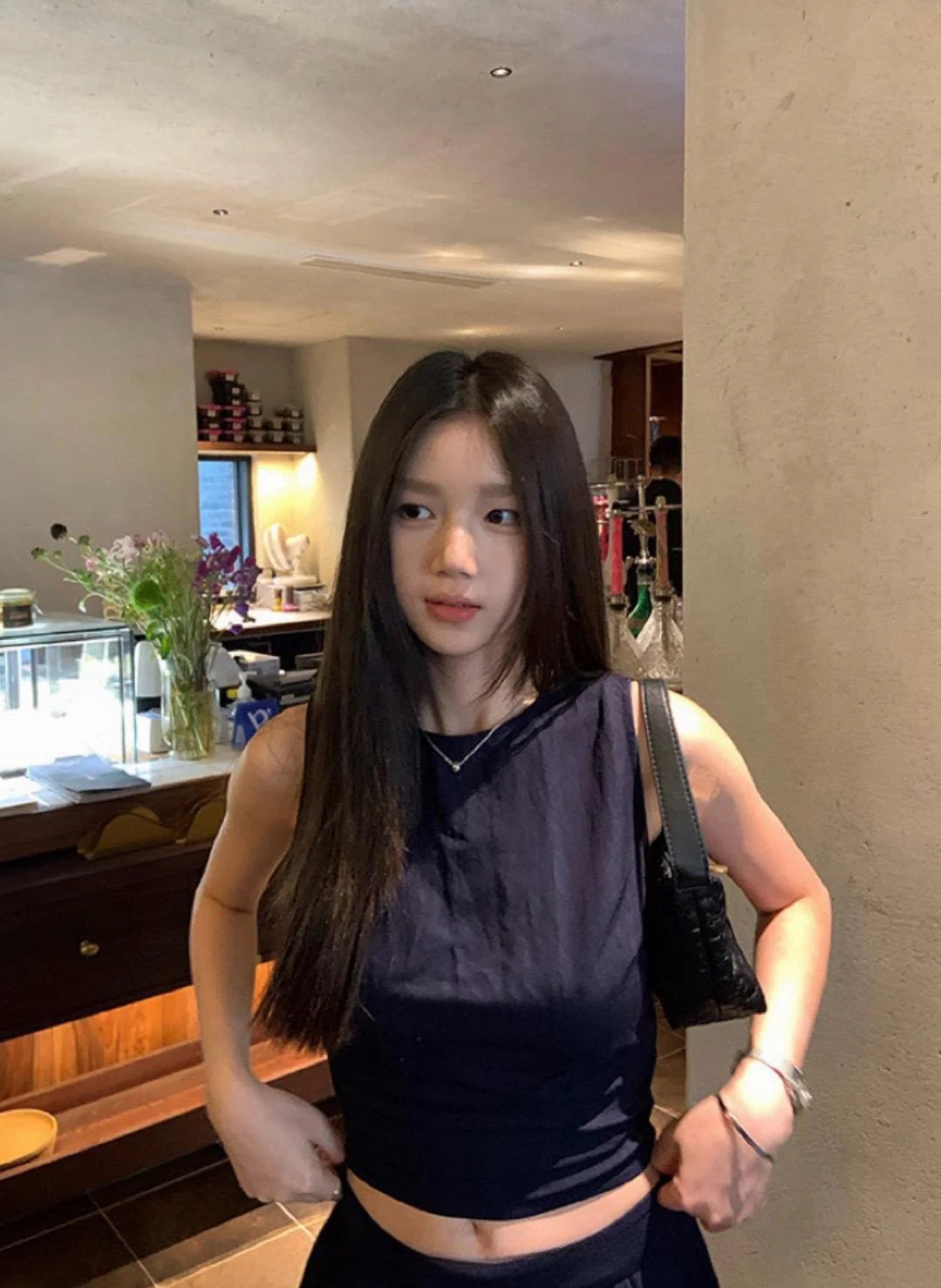 辣妹風蝴蝶結綁帶鏤空背心+高腰垂感拖地長褲兩件套套裝:圖片 5