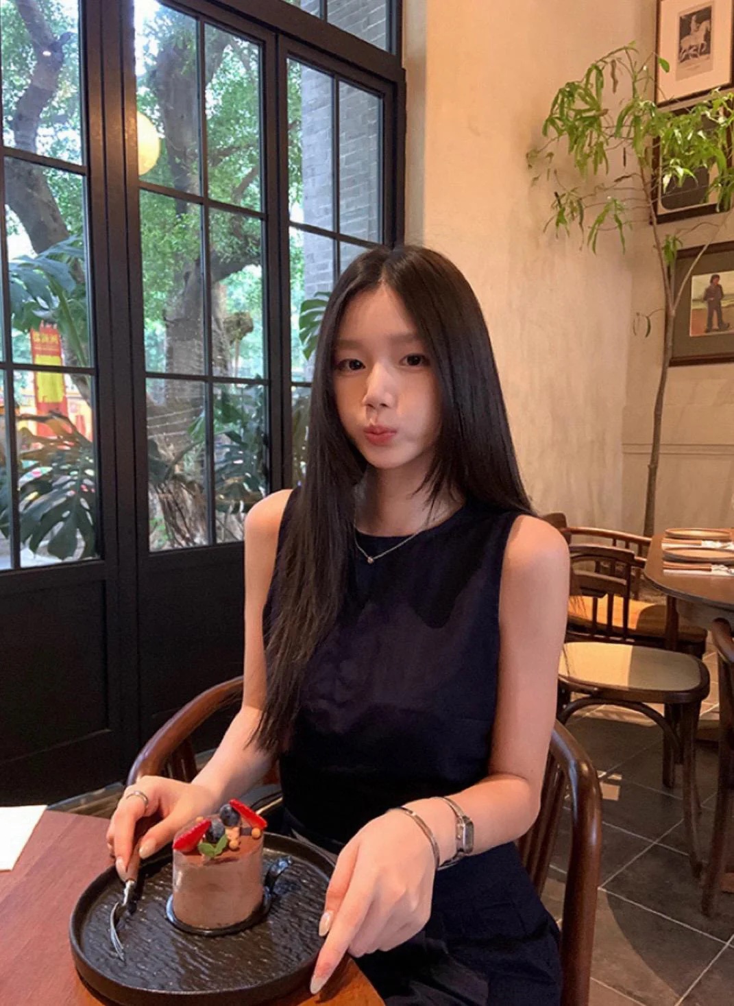 辣妹風蝴蝶結綁帶鏤空背心+高腰垂感拖地長褲兩件套套裝:圖片 3