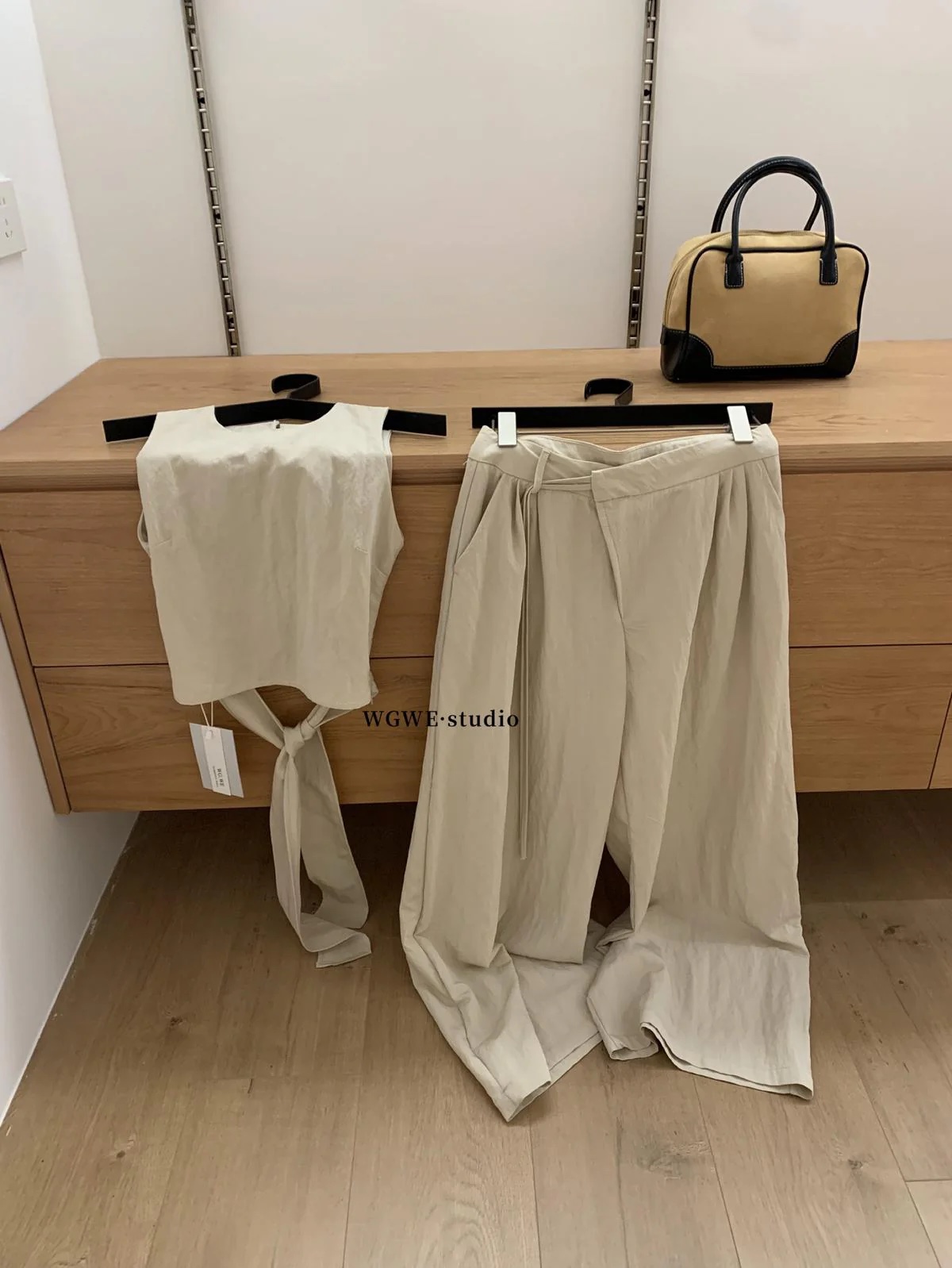 辣妹風蝴蝶結綁帶鏤空背心+高腰垂感拖地長褲兩件套套裝:圖片 14