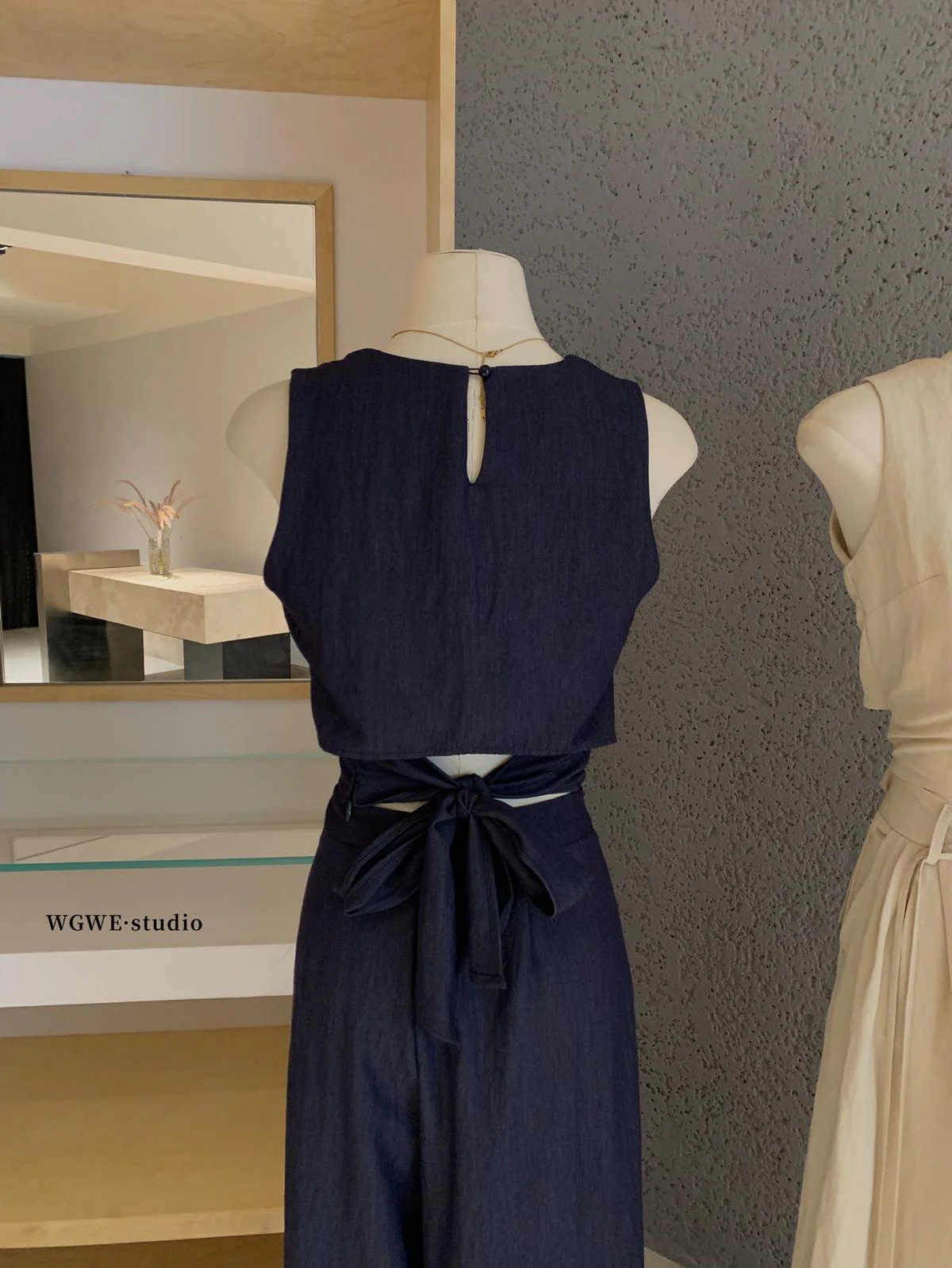 辣妹風蝴蝶結綁帶鏤空背心+高腰垂感拖地長褲兩件套套裝:圖片 15